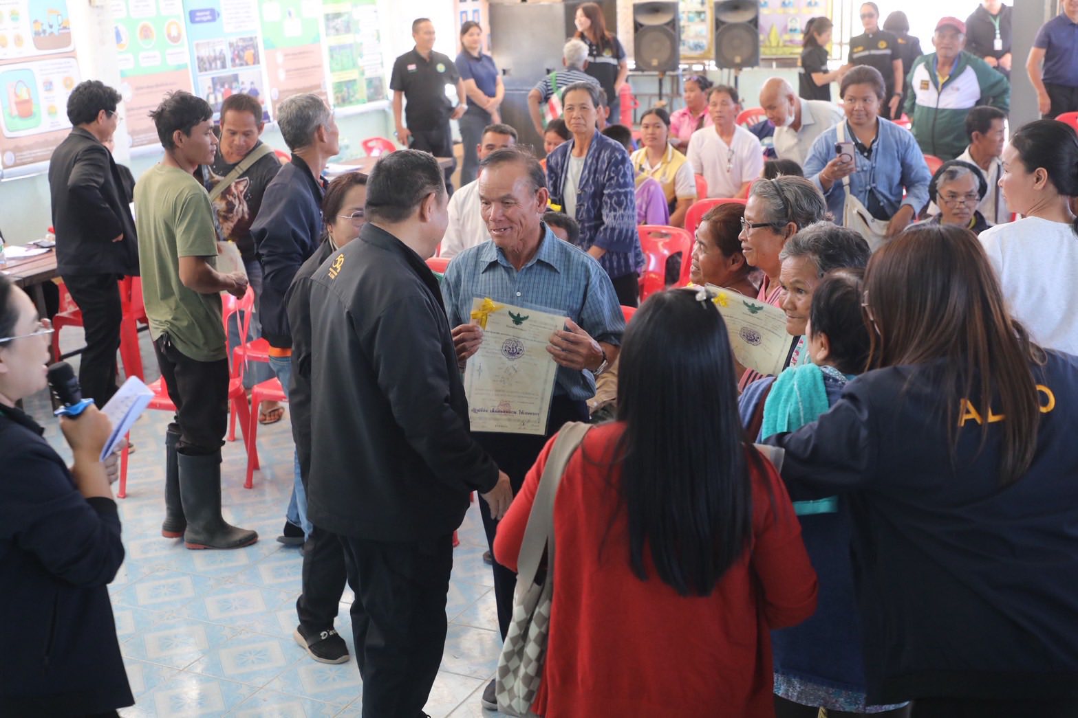 title - “ส.ป.ก. ไม่ทิ้งใครไว้ข้างหลัง” เลขาฯ สั่งลุย ศูนย์เคลื่อนที่ เร่งช่วยเกษตรกรในเขตปฏิรูปที่ดินในพื้นที่เสี่ยงภัย